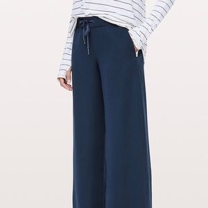 On the fly wide leg pant woven Lululemon WORK